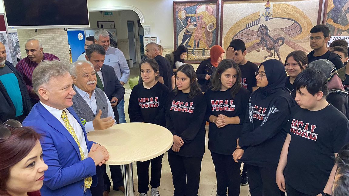 Kaymakam TANRIKULU,  Mehmet Cadıl Anadolu Lisesini ziyaret ederek, öğretmen ve öğrenciler ile bir araya geldi.
