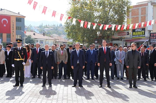Kaymakam Sn. Bayram GALE  "29 Ekim Cumhuriyet Bayramı" Kapsamında düzenlenen Çelenk Sunma Törenine Katıldı.