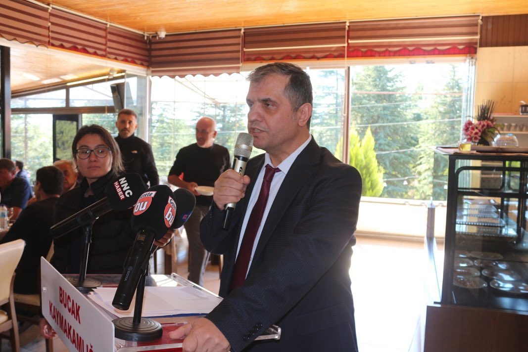 Kaymakam Sn. Bayram GALE, 19 Ekim Muhtarlar günü vesilesiyle Bucak Kent Ormanında düzenlenen yemek programına katıldı.