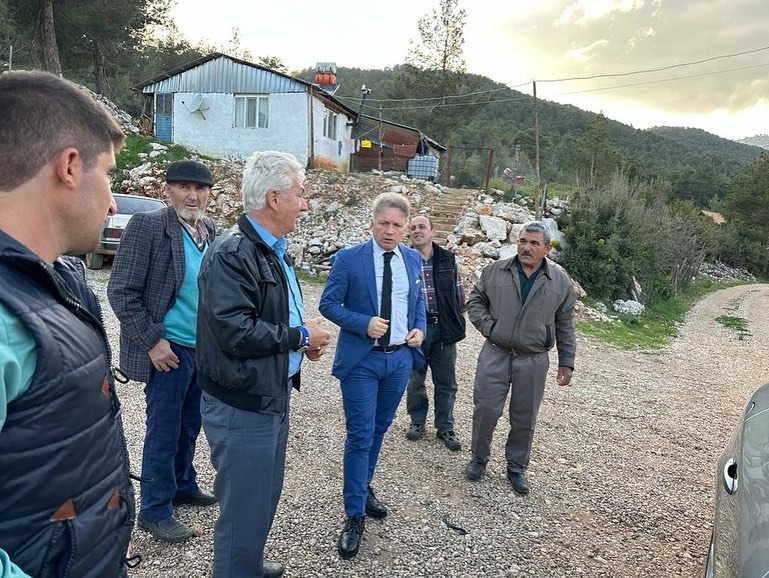 Kaymakam TANRIKULU, Karaot Köyünü ziyaret ederek Muhtar Şevket Yıldız ve vatandaşlarla görüştü.